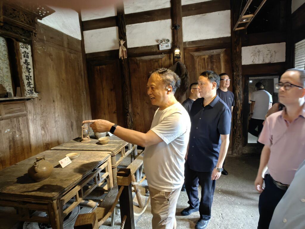 吴海东参观