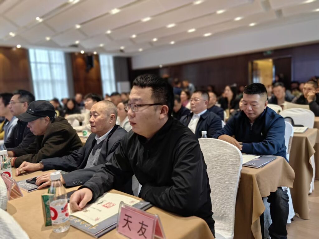 重庆老字号协会召开第三届第二次会员代表大会 24 天友 1