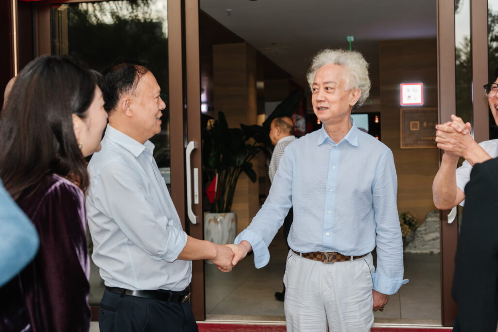 重庆老字号协会组织参加全国农产品产销大会 51 握手