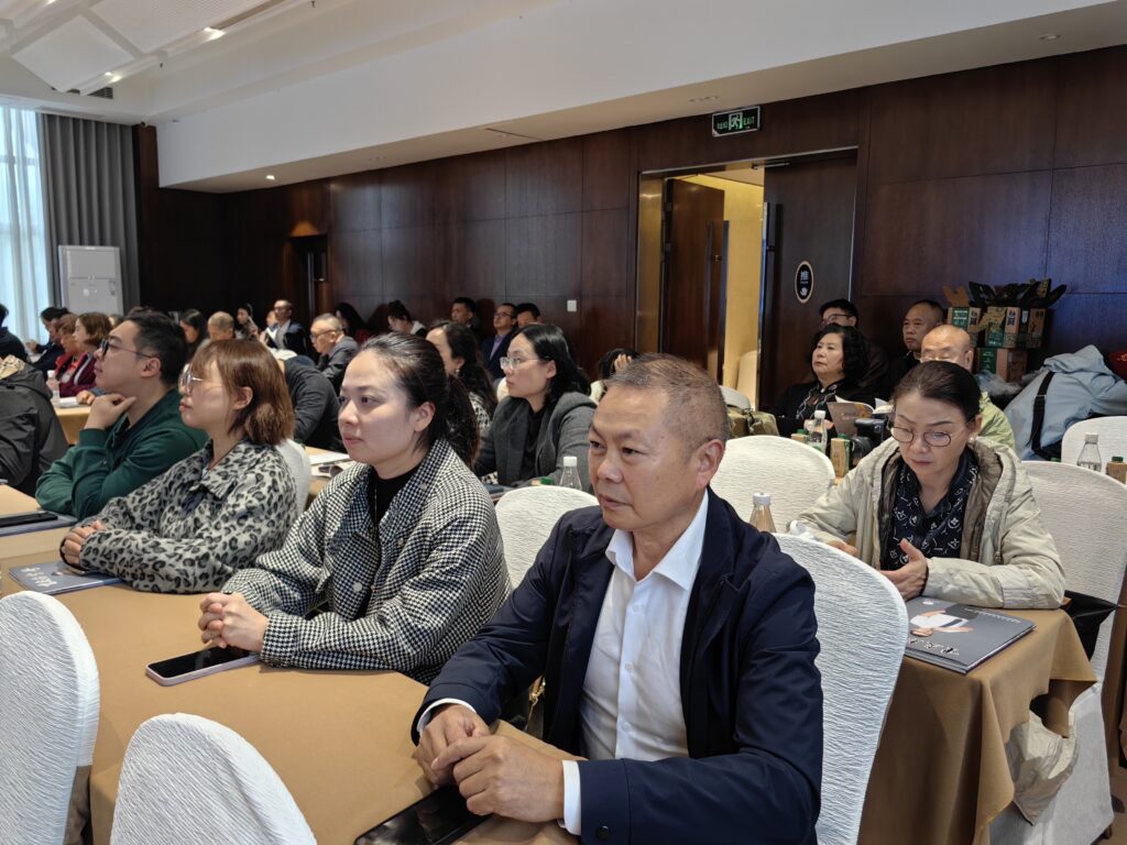 重庆老字号协会召开第三届第二次会员代表大会 23 飞天