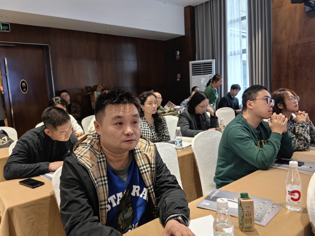 重庆老字号协会召开第三届第二次会员代表大会 34 高德 1