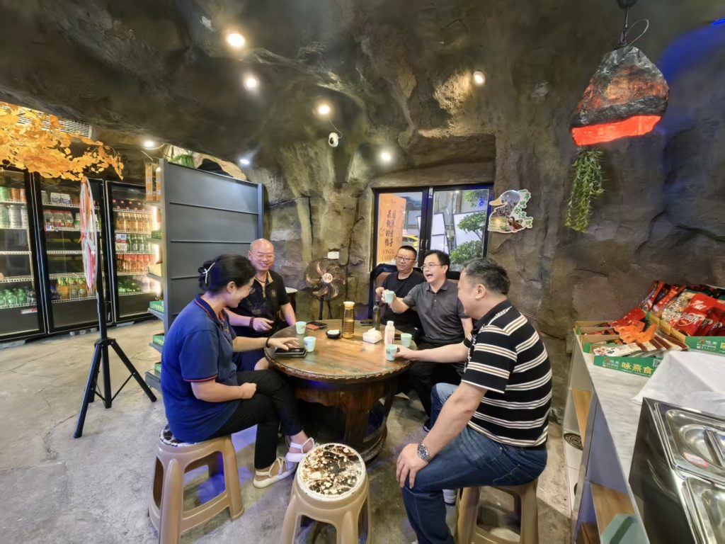 重庆老字号协会组织考察咏熹老鸭汤观音桥店 41 交流