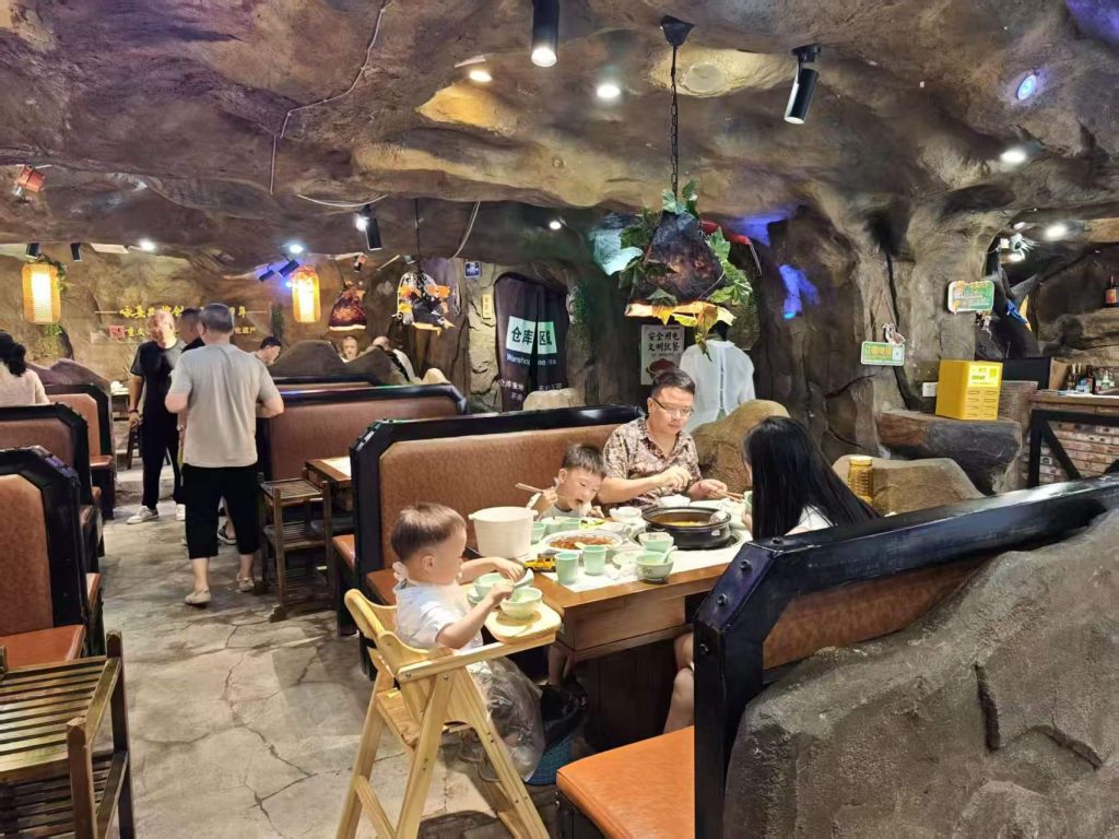 重庆老字号协会组织考察咏熹老鸭汤观音桥店 48 小孩大堂