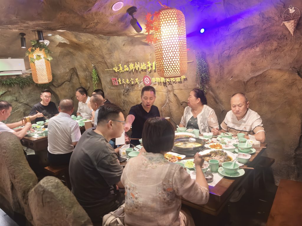 重庆老字号协会组织考察咏熹老鸭汤观音桥店 45 贾总